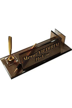 Plaque bureau verre fumé gravée — stylo doré porte-cartes | CréaBySana