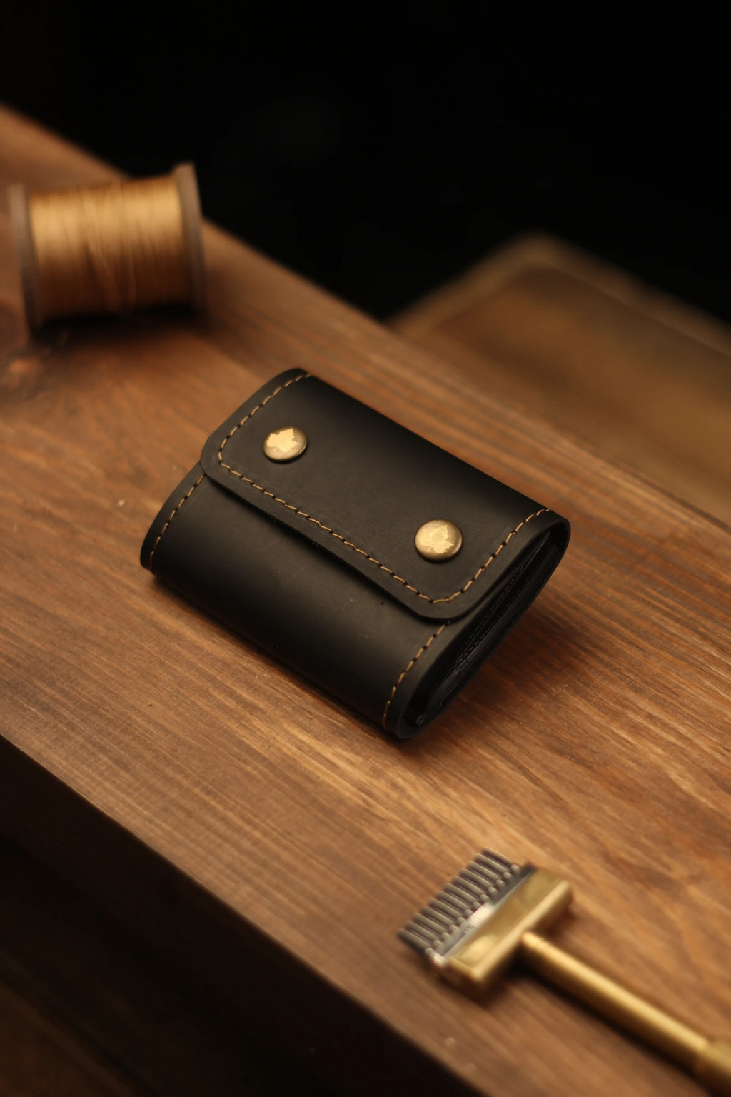 Porte-cartes cuir véritable fait main — patine naturelle style minimaliste | CréaBySana
